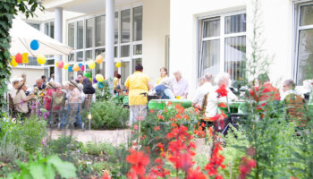 Wohn- und Pflegeheim Kaiserslautern Sommerfest im Hof
